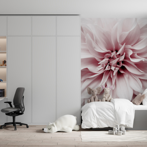 Cvijet u ružičastom zidnom zidu